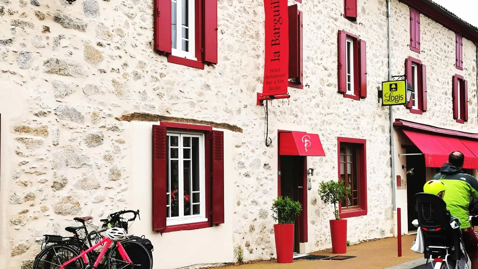 Logis Hotel Restaurant LA BARGUILLERE Saint-Pierre-de-Rivière