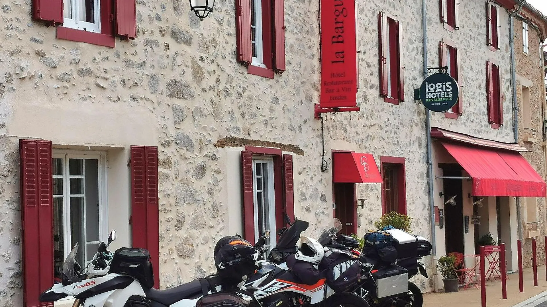 Logis Hotel Restaurant LA BARGUILLERE Saint-Pierre-de-Rivière