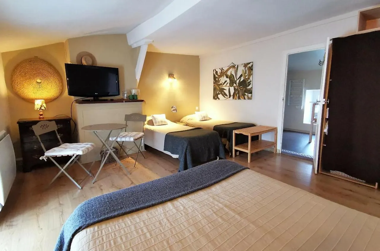 Logis Hotel Restaurant LA BARGUILLERE Saint-Pierre-de-Rivière 2*,